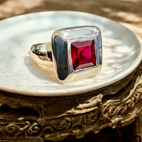 Vintage Signed Ruby Sterling Silver Ring (6.5/9g) - Picture 6 of 15
